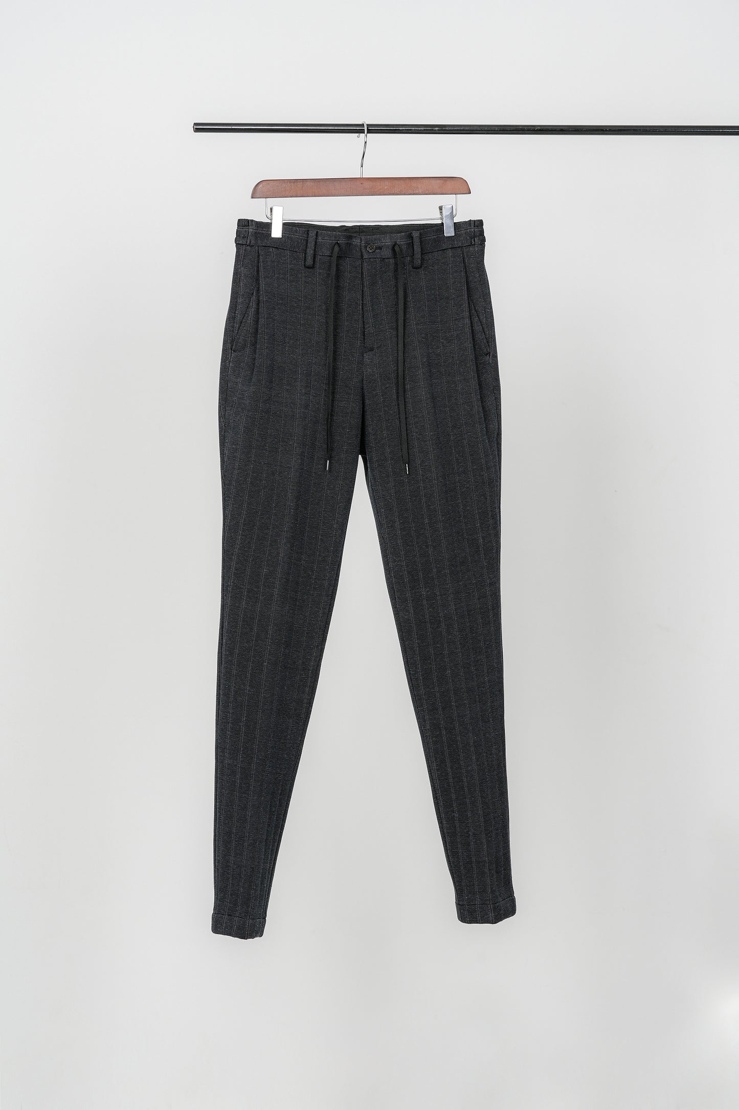 Easy line pants without needle stripe