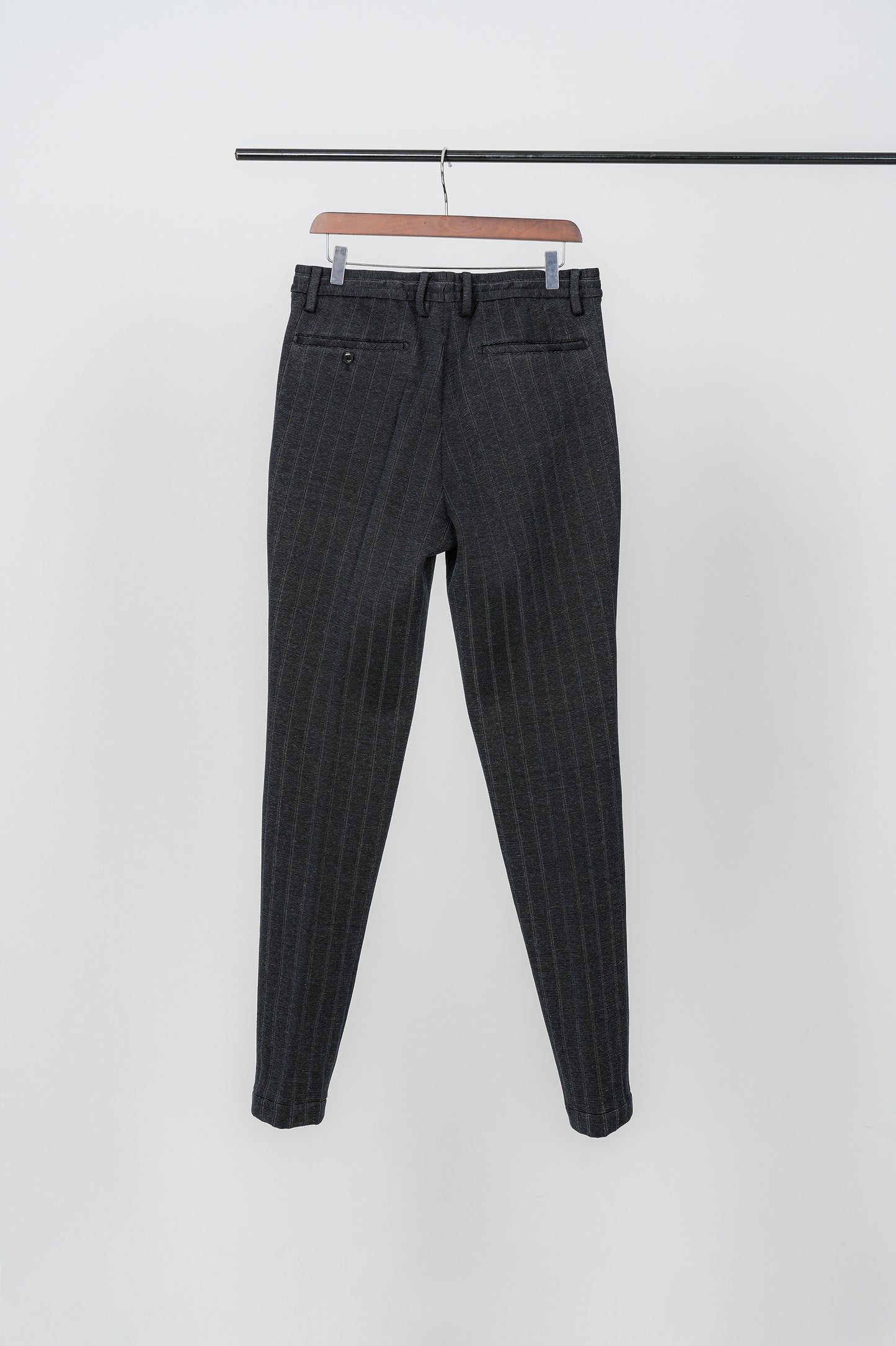Easy line pants without needle stripe