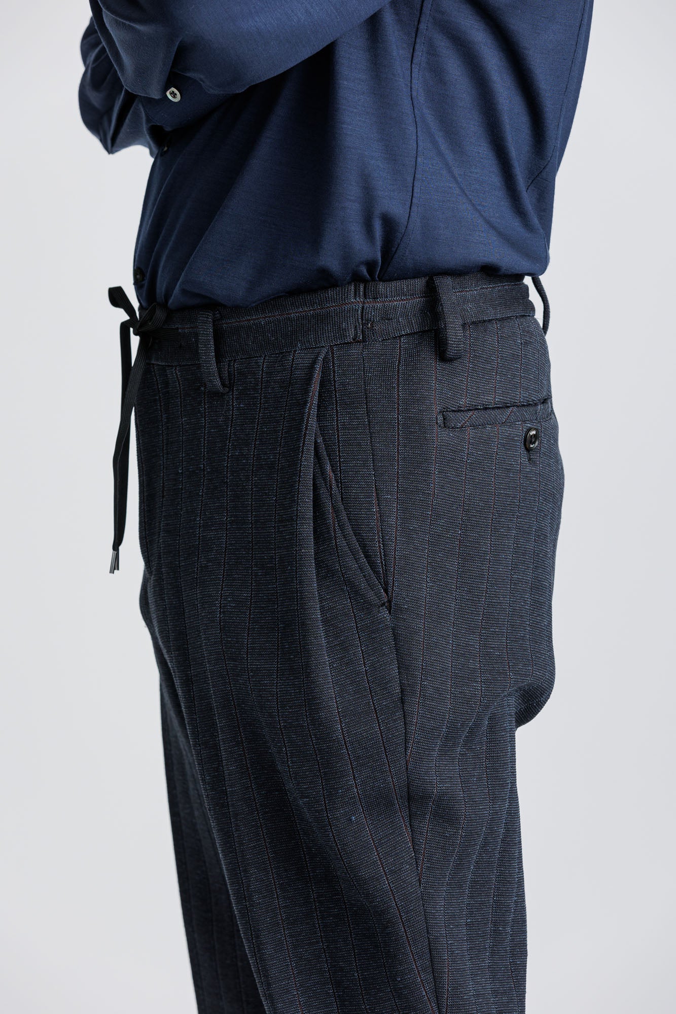 Easy line pants without needle stripe